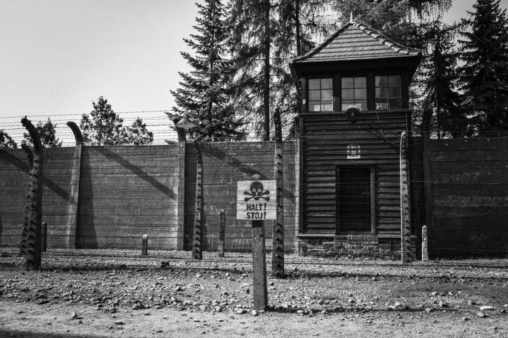 auschwitz-4443892_1280